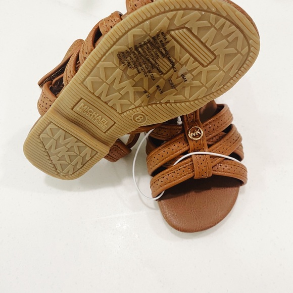 Adorable size 8 Children’s Michael Kors sandals - Picture 2 of 2